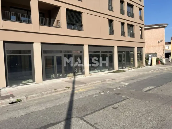 Local commercial 153 m²