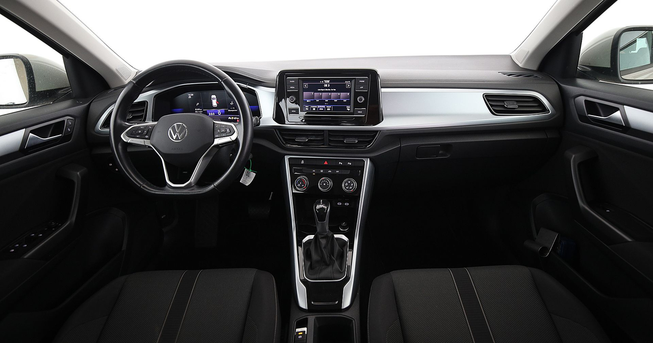 Volkswagen T-Roc — photo 16