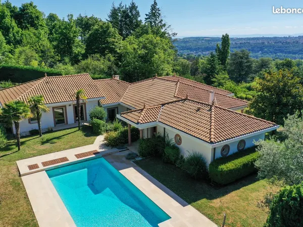 Maison 8 pièces 480 m²