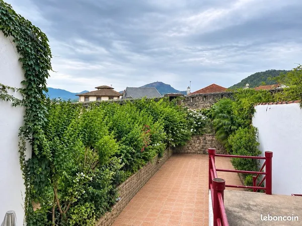 Saint Jean Pied de Port - Ensemble immobilier avec fort potentiel dans le centre historique