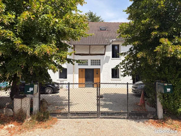 Maison dans grange rénovée Boullay les troux