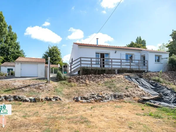 Maison familiale de plain-pied de 116 m2 avec garage sur 620