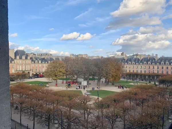 Vends appartement 61m² Paris 3ème - Place des Vosges : Exceptionnel duplex, 1 chambre