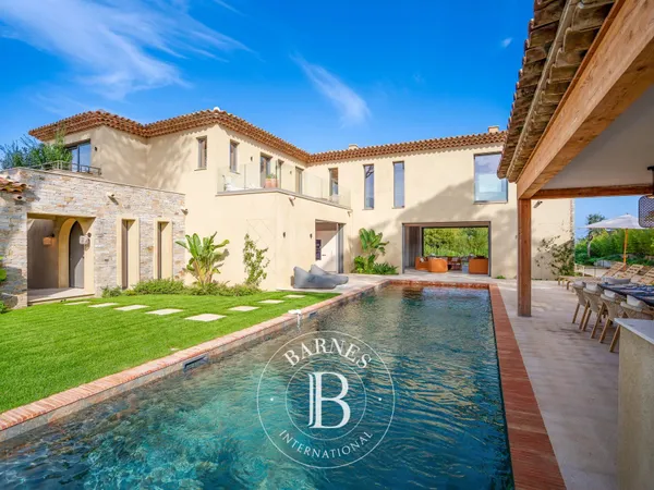 SAINT-TROPEZ - DOMAINE PRIVE - VILLA NEUVE AVEC VUE MER ET 7 CHAMBRES