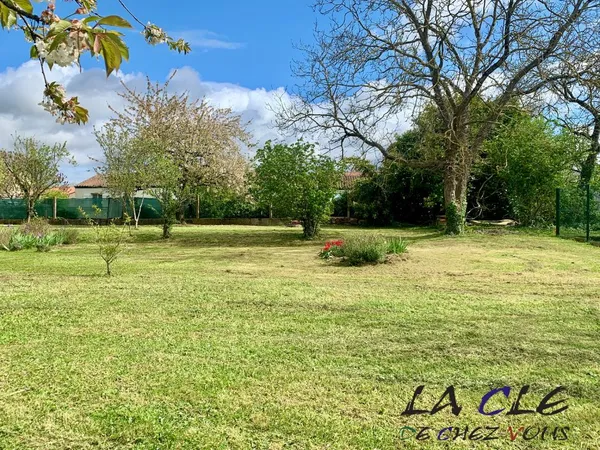Terrain 1160 m² Benet