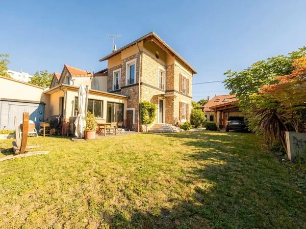 Quartier de la Petite Garenne - Maison en meulière 5 pièces, jardin, garage, sous-sol total.