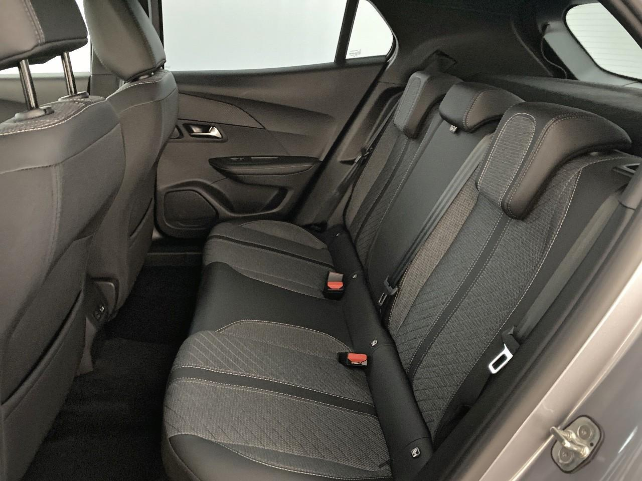 Peugeot 2008 hybrid 145 ch e-dcs6 allure — photo 10