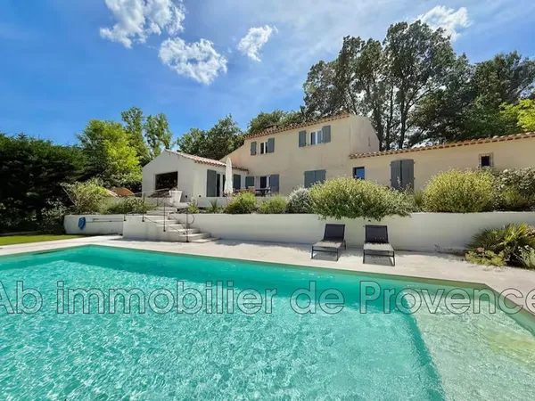Villa 8 pièces 190 m²