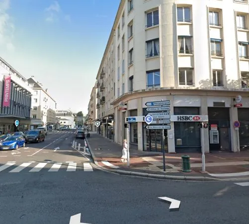 CHAMBRE MEUBLÉE INDEPENDANTE HYPER CENTRE VILLE. 350 euros tout compris