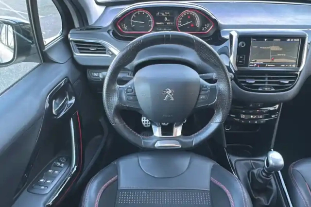 Peugeot 2008 puretech 130ch s&amp;s bvm6 — photo 13