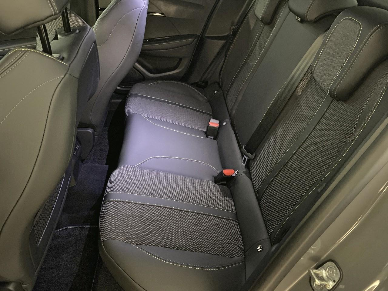 Peugeot 208 hybrid 145 ch e-dcs6 gt — photo 10
