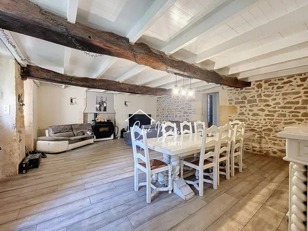 Maison familiale en pierre avec piscine à Saint-Mariens - 215 m²