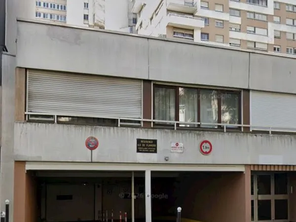 Place parking vidéo surveillé direct periph