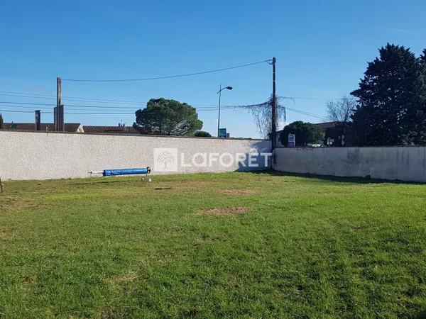 Terrain 587 m²