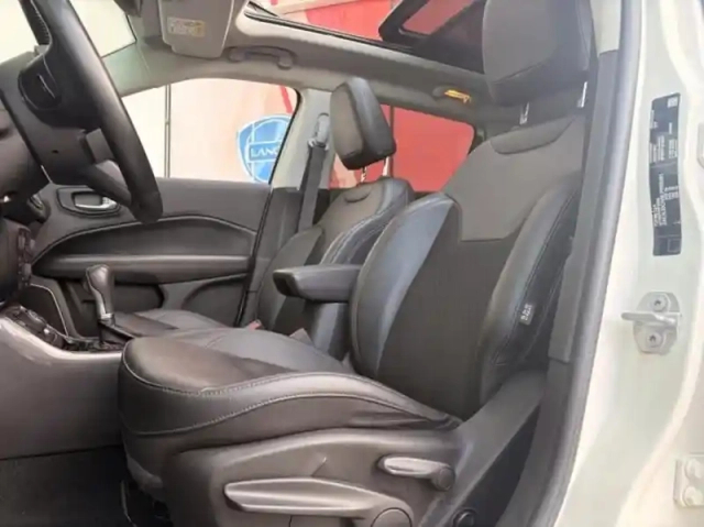 Jeep Compass 1.3 turbo t4 190ch phev 4xe limited at6 eawd — photo 9