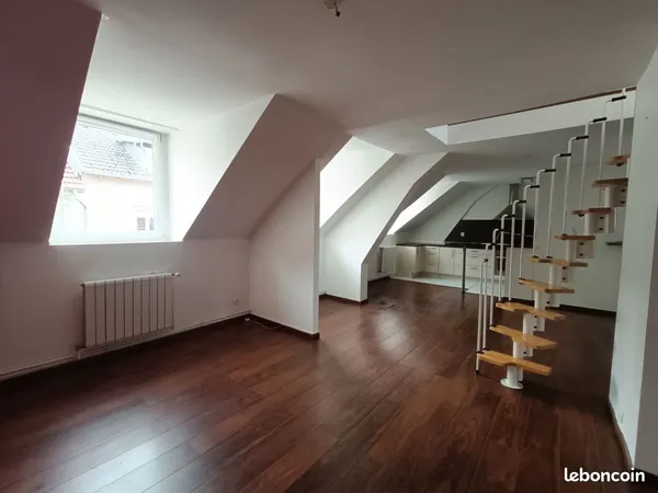 À louer - Appartement T3 duplex non meublé - 64 m² Carrez (82 m² au sol) - Belfort
