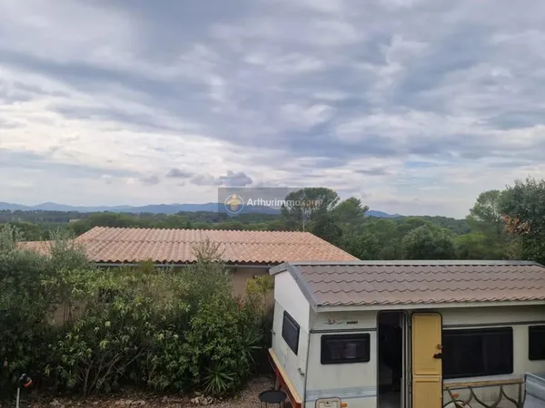 Terrain 270 m²