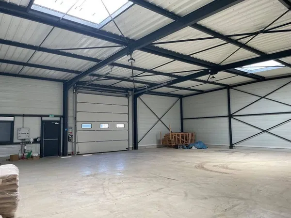 Local d'activité 250 m²