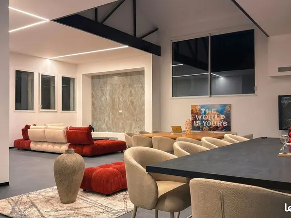 Bureaux 235 m² LE COTEAU