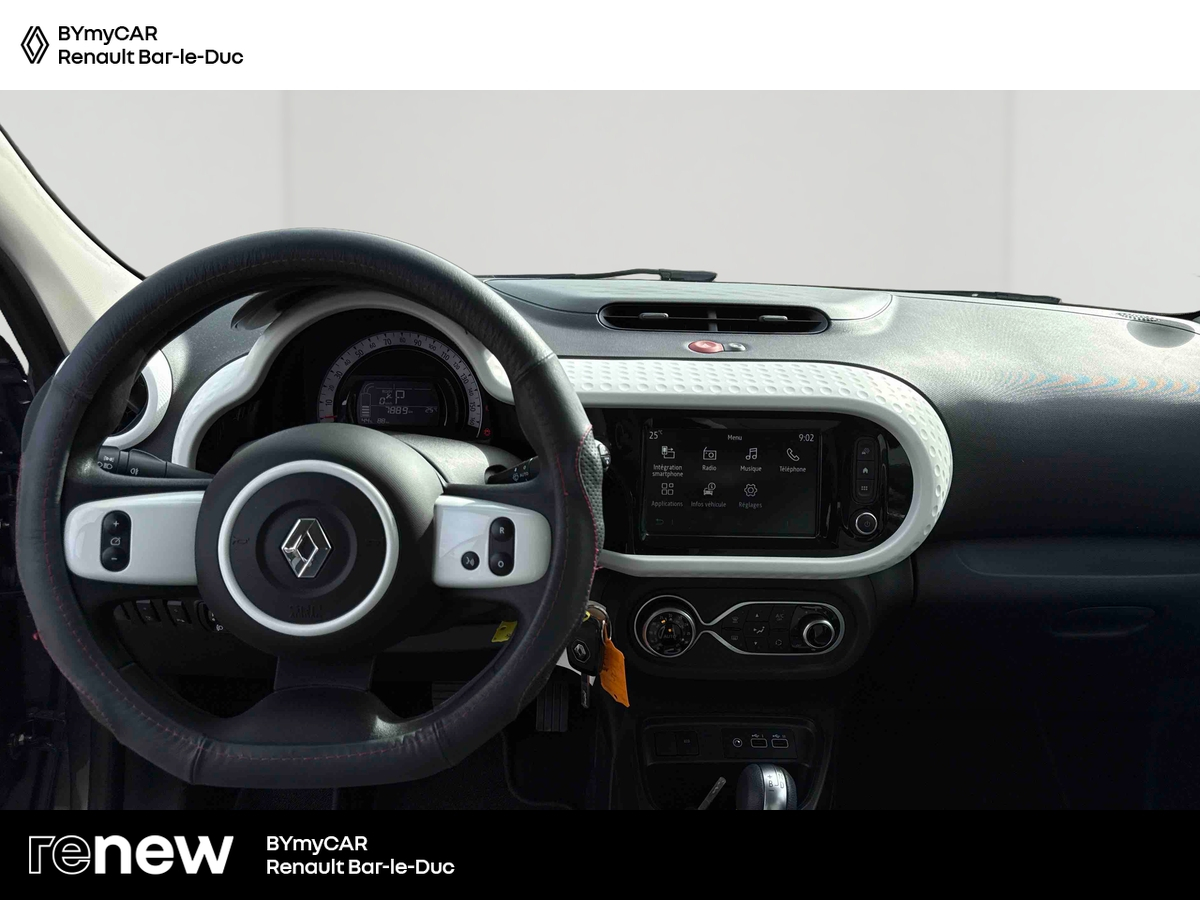 Renault Twingo III E-Tech — photo 9