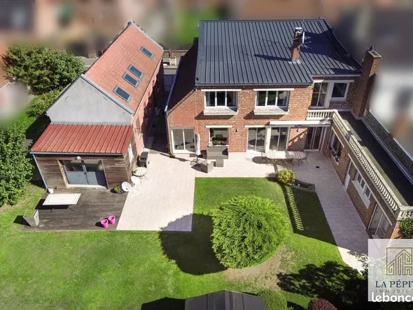 Maison 7 pièces 285 m²