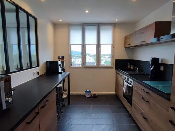 T2 rénové avec balcon, vue montagnes