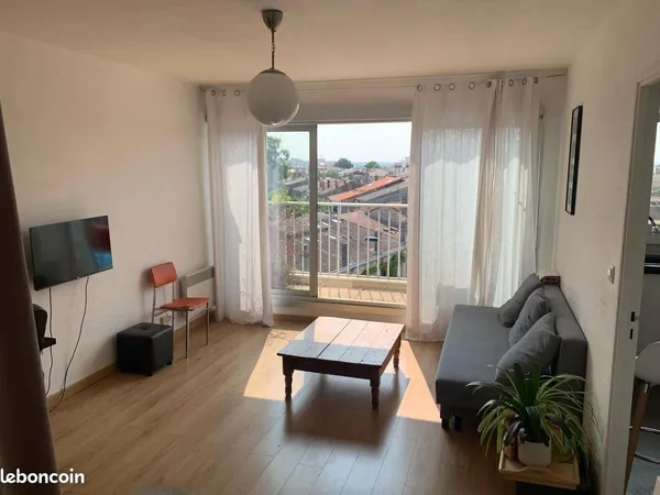 T2 meublé 45 m², vue exceptionnelle, 2 balcons, parking - Bordeaux