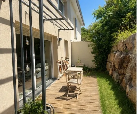 Superbe T3 en duplex lumineux, terrasse sans vis à vis, jard