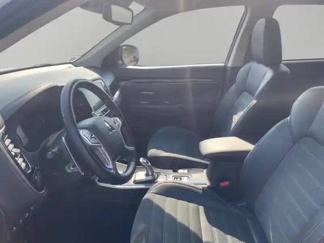 Mitsubishi Outlander phev twin motor intense 4wd — photo 9