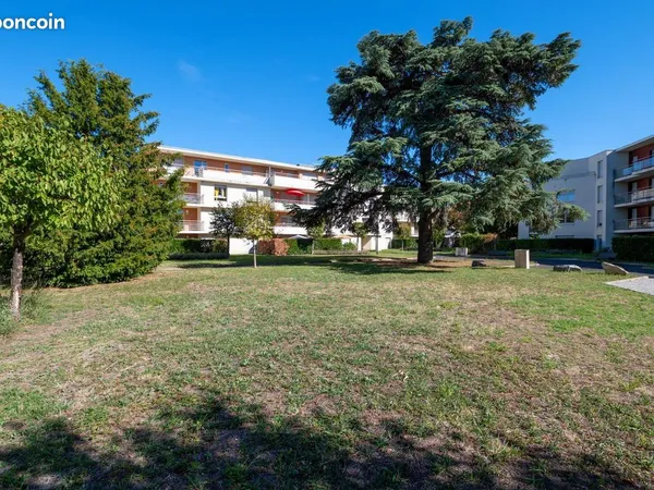 T4 94 m² - Terrasse 44 m² - Grand garage - Clermont-Ferrand
