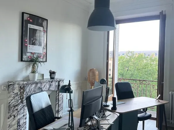 Local professionnel 87 m² lumineux et traversant - Centre-ville Annecy, 2 min gare