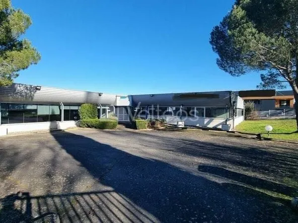 Local d'activité 697 m²