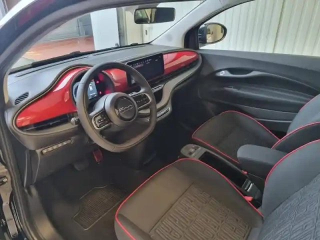 Fiat 500 e 118ch (red) my25 — photo 11
