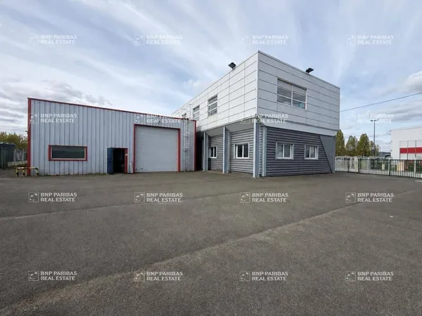 Local d'activité 820 m²