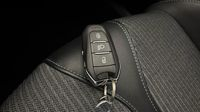 Peugeot 3008 HYBRID 225ch Allure Pack e-EAT8 — photo 16