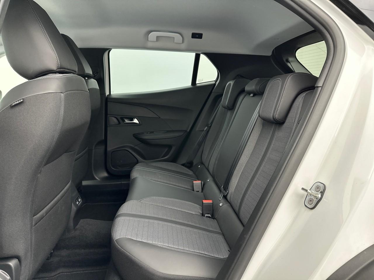 Peugeot 2008 puretech 130 s&s eat8 allure — photo 12