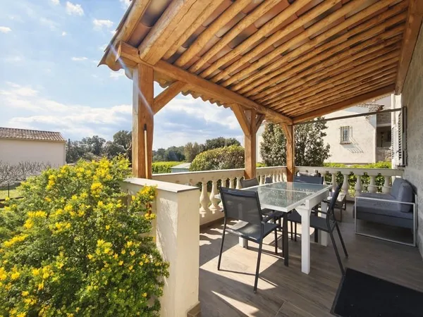APPARTEMENT PAISIBLE DANS PETITE COPROPRIÉTÉ À 7 MIN DE PORT