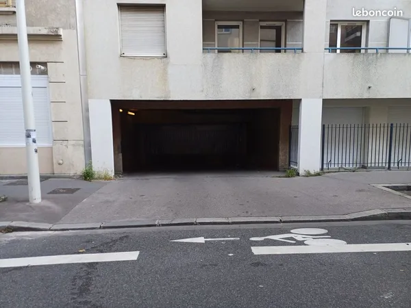 Parking a louer lyon 8