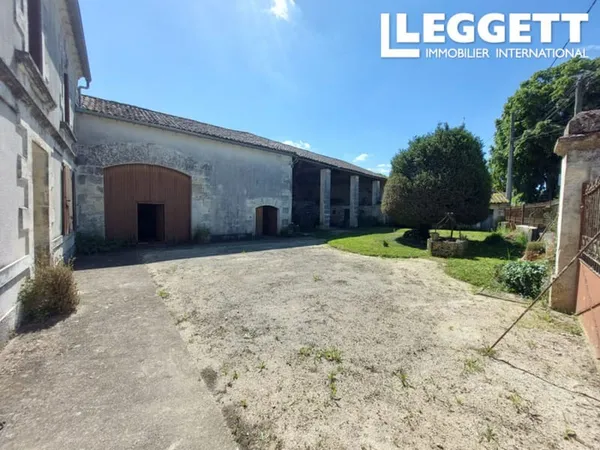 Belle maison en pierre avec dépendances et terrain. Secteur BOUEX. A 15km d' ANGOULEME.