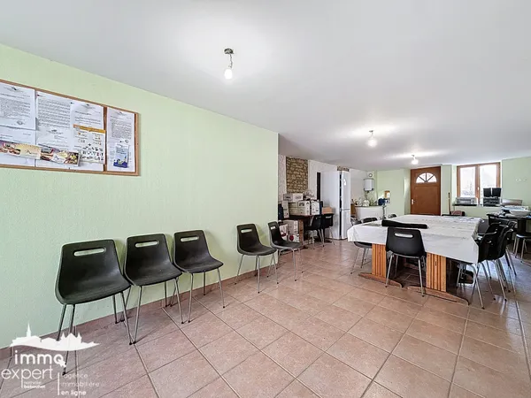 À vendre Petit immeuble au centre-ville de Mirecourt