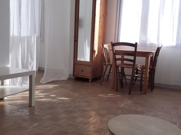 2 chambres en colocation dans T3 meublé, calme, lumineux et spacieux, rdc immeuble en S de Grenoble