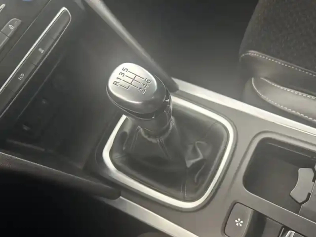 Renault Megane mégane iv berline tce 140 energy — photo 22