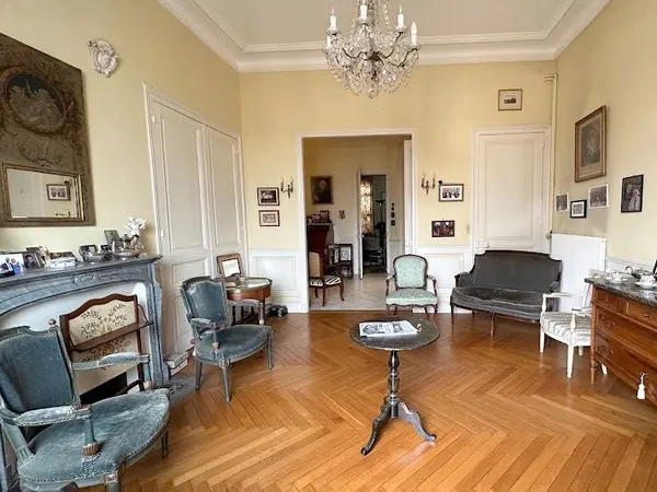 Appartement 5 pièces 161 m²
