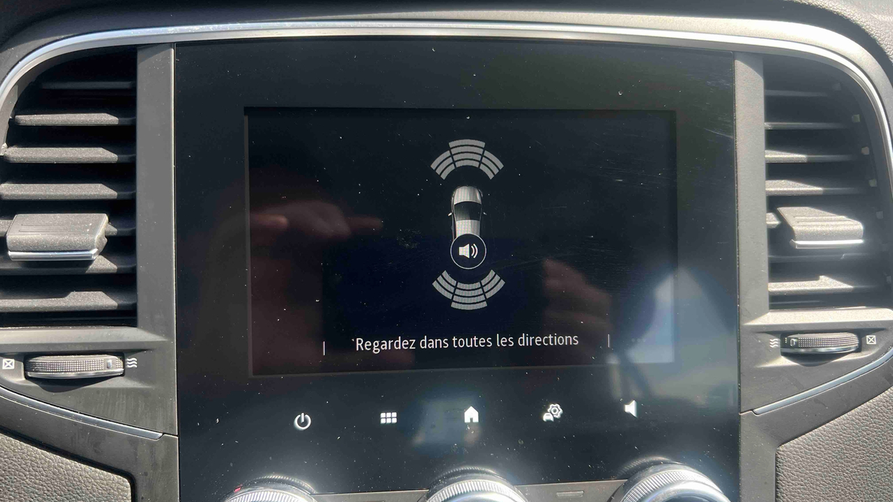 Renault Megane IV Berline TCe 140 — photo 16