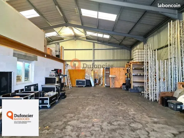 LOCAL D'ACTIVITE 300 m² POITIERS