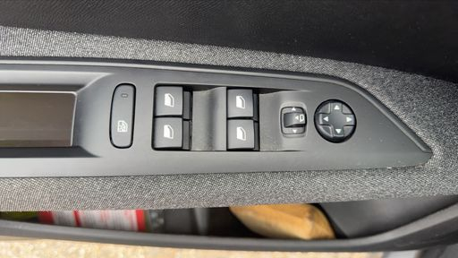Peugeot 3008 1.2 PureTech 130 - Active – 2020 – 57608 km – Essence – Boîte Manuelle — photo 9