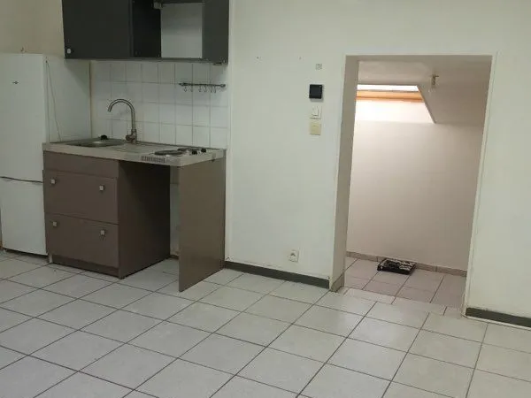 Location T2 bis centre eau chaude et chauffage compris