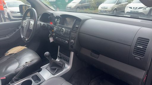 Nissan Navara 2.5 dCi 190 4WD - Double Cabine Xe – 2015 – 124880 km – Diesel – Boîte Manuelle — photo 16