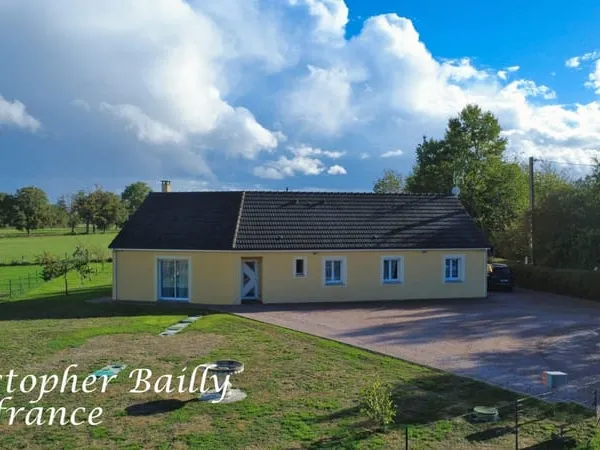 Maison récente, de plain-pied, avec 3 chambres et un bureau