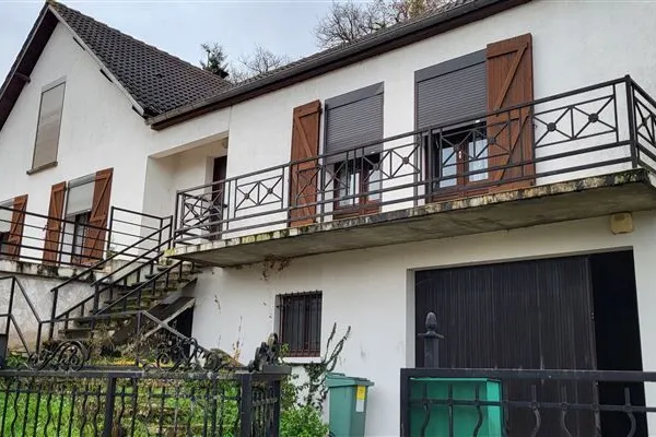 Maison à Saclas 140m² terrain 4015m² - idéale pour artisan avec ses vastes garages